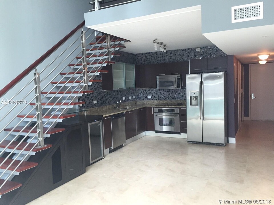 41 SE 5th St, Unit 1206 in Miami, FL - Building Photo