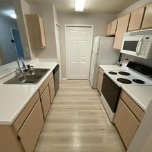 5455 Vineland Rd, Unit 3108 in Orlando, FL - Foto de edificio - Building Photo