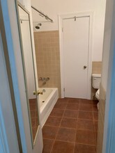 1666 32nd St NW-Unit -5 in Washington, DC - Building Photo - Building Photo