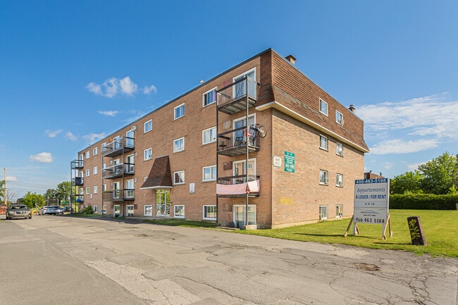 525 Bruges Rue in Longueuil, QC - Building Photo - Building Photo
