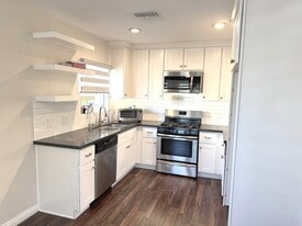 10202 Jardine Ave in Sunland, CA - Building Photo