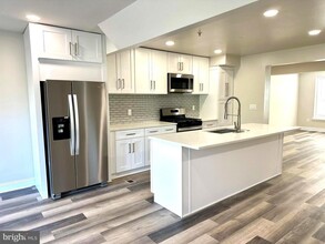 7240 Maidstone Pl in Elkridge, MD - Foto de edificio - Building Photo