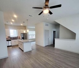 9779 Fannin St-Unit -206 in Houston, TX - Foto de edificio - Building Photo