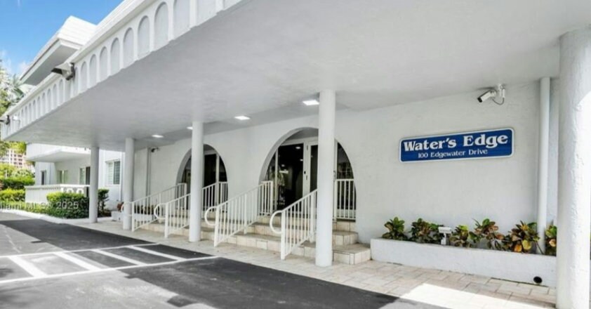 100 Edgewater Dr, Unit 116 in Coral Gables, FL - Building Photo