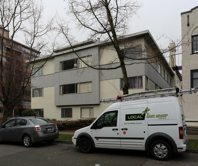 Henry Manor in Vancouver, BC - Building Photo - Building Photo