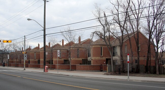 1519-1533 Kingston Rd in Toronto, ON - Building Photo - Primary Photo