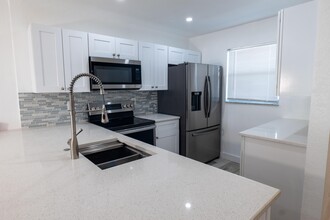 3200 Holiday Springs Blvd-Unit -3-303 in Margate, FL - Building Photo - Building Photo