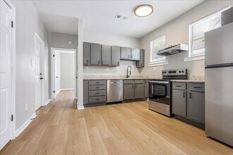 2395 Forest Ave in Memphis, TN - Building Photo - Building Photo