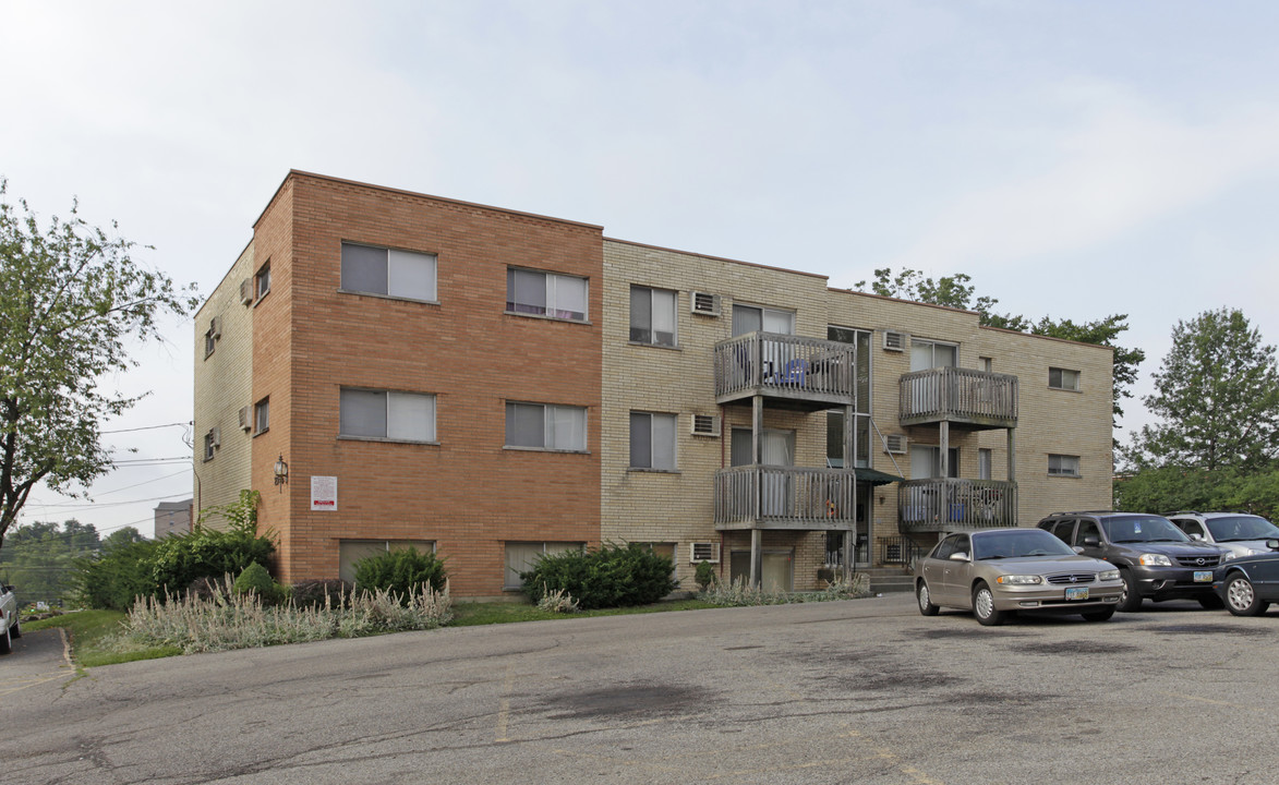 2735-2743 Queen City Ave in Cincinnati, OH - Building Photo