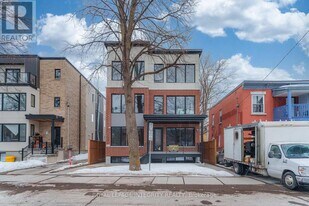 135 Sweetland Ave in Ottawa, ON - Building Photo