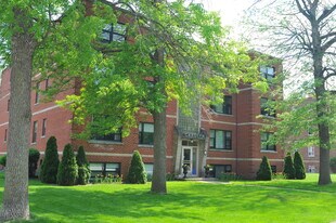 62 S Forster Park Dr, Unit Caroline Building in Oakville, ON - Building Photo