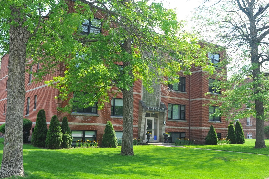 62 S Forster Park Dr, Unit Caroline Building in Oakville, ON - Building Photo