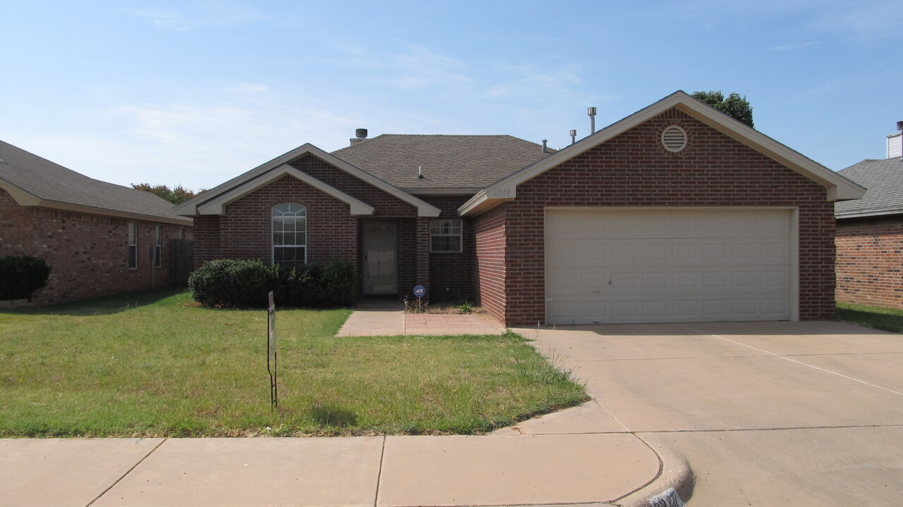 2217 96th St in Lubbock, TX - Building Photo