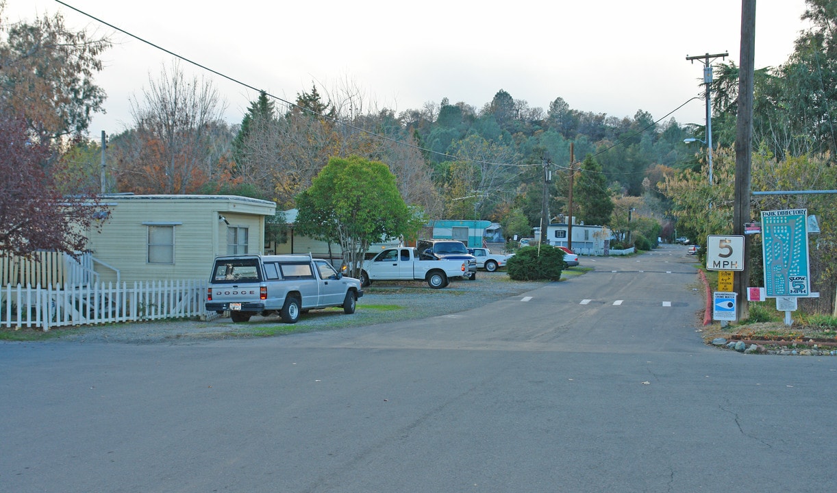 Reddingwood Mobile Home Park in Redding, CA - Building Photo