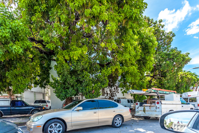 Cynthia Apartments in Miami Beach, FL - Foto de edificio - Building Photo