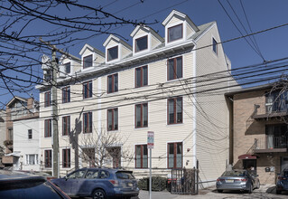 210 4th St in Jersey City, NJ - Building Photo - Building Photo