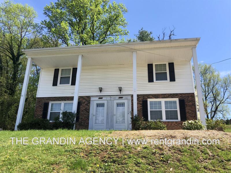 1107 Mountain View Rd in Vinton, VA - Building Photo