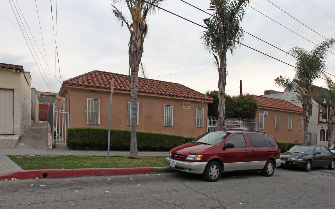 268-274 1/2 Witmer St in Los Angeles, CA - Building Photo