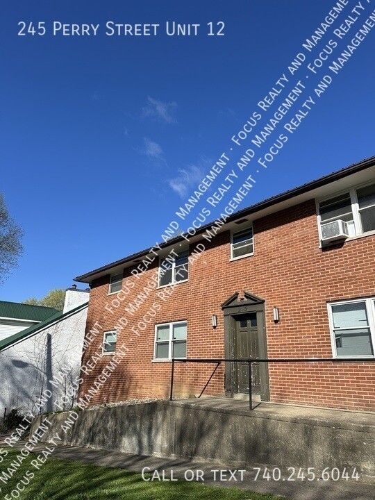 245 Perry St in Lancaster, OH - Foto de edificio