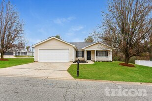 301 Bedford Park Dr in Winston-Salem, NC - Building Photo