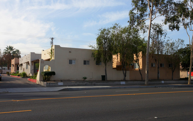 606 E 6th St in Corona, CA - Foto de edificio - Building Photo