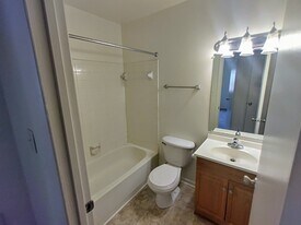 600 Reusens Rd, Unit M136 in Lynchburg, VA - Building Photo