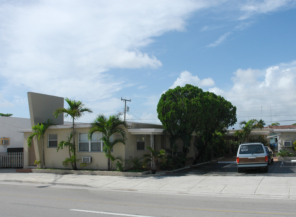 6124 Pembroke Rd in Miramar, FL - Building Photo