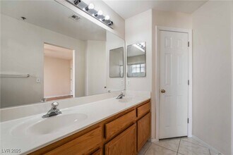 1987 Cutlass Dr in Henderson, NV - Building Photo - Building Photo