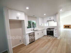6129 Calle Arena in Camarillo, CA - Building Photo - Building Photo