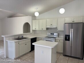 117 Hillock Ave NW in Palm Bay, FL - Building Photo - Building Photo