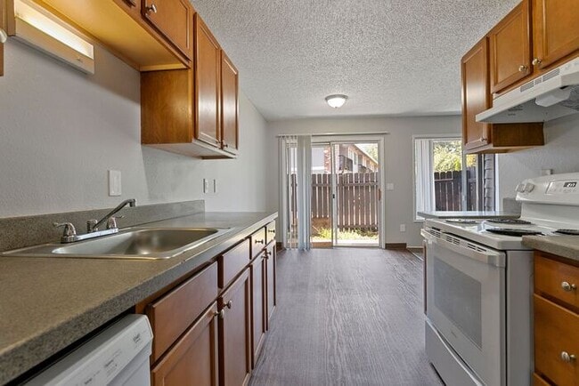 17125 SE Powell Blvd in Portland, OR - Building Photo - Building Photo