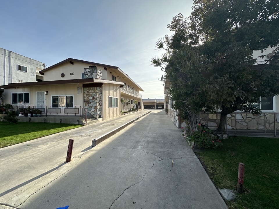 808 E La Palma Dr, Unit 2 in Inglewood, CA - Foto de edificio