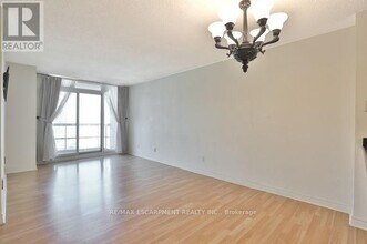 156 Enfield Pl in Mississauga, ON - Building Photo - Building Photo