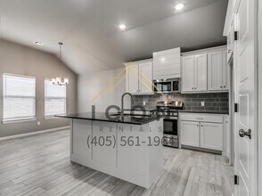 4512 Oasis Ln in Yukon, OK - Building Photo - Building Photo
