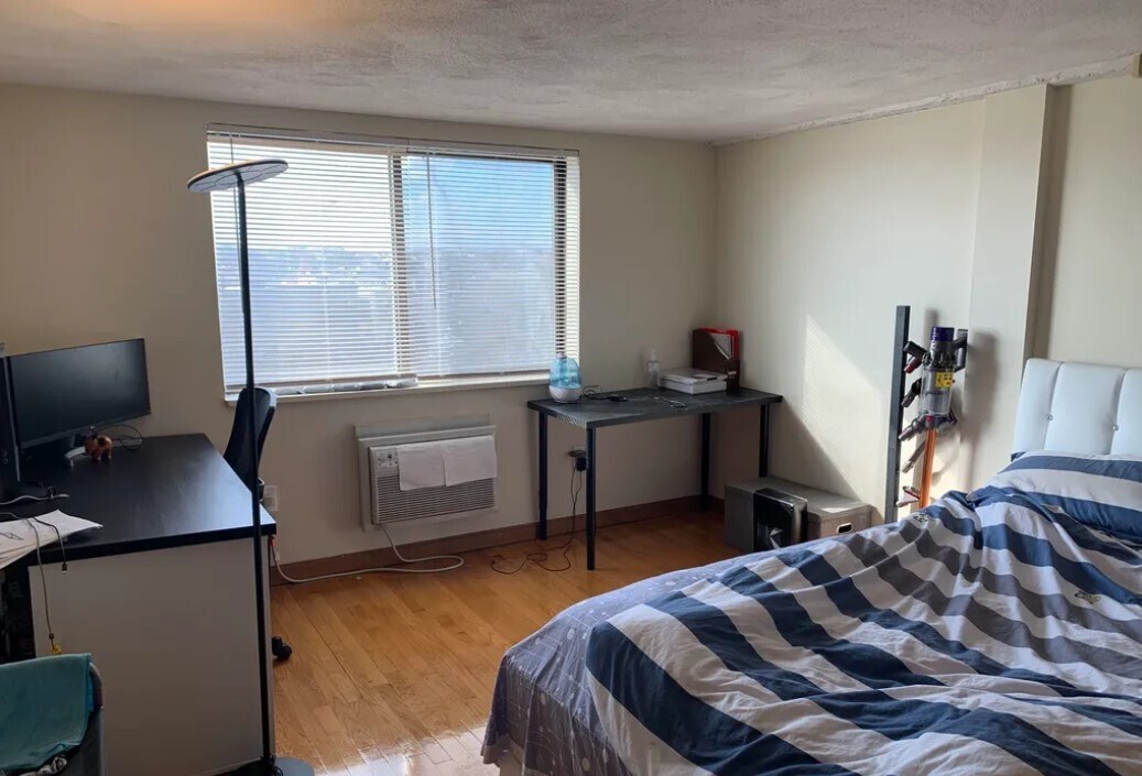 900 Commonwealth Ave in Boston, MA - Building Photo