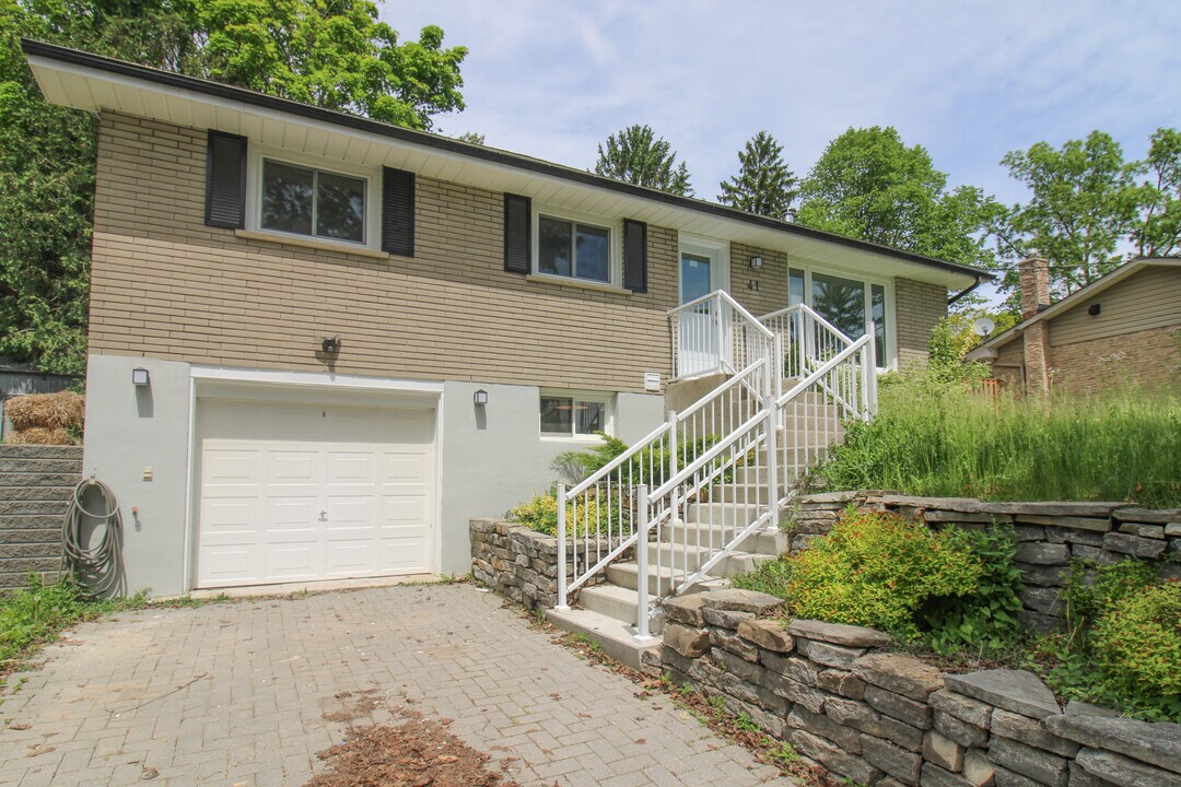 41 Beechwood Dr in Peterborough, ON - Building Photo
