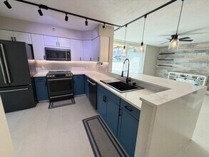 117 Yacht Club Way in Hypoluxo, FL - Foto de edificio - Building Photo