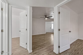 1744 W Glendale Ave in Phoenix, AZ - Foto de edificio - Building Photo