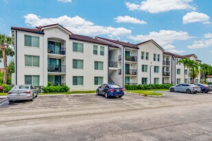 521 Villa Cir in Boynton Beach, FL - Building Photo