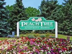 Peachtree Apartments in Clinton Township, MI - Foto de edificio - Building Photo