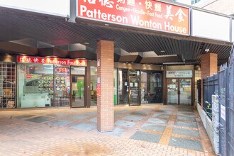 London Place in Vancouver, BC - Building Photo - Building Photo