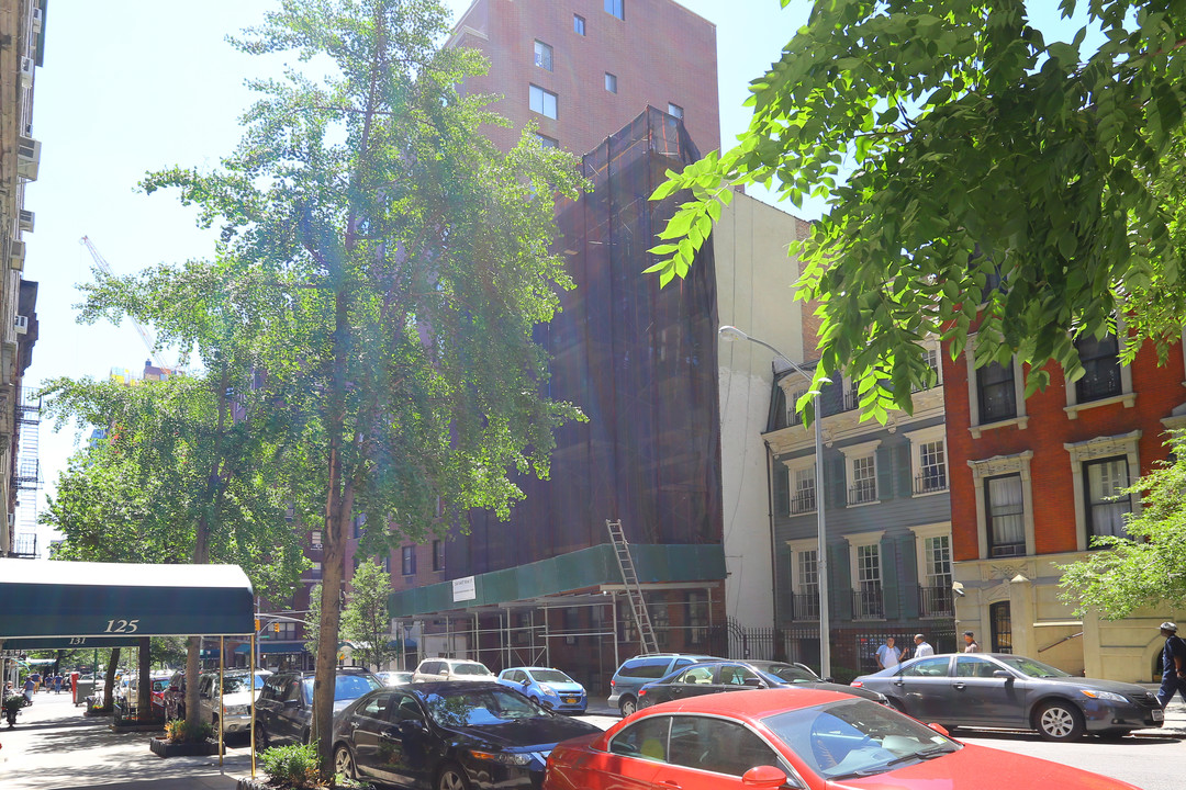 130-132 E 93rd St in New York, NY - Building Photo