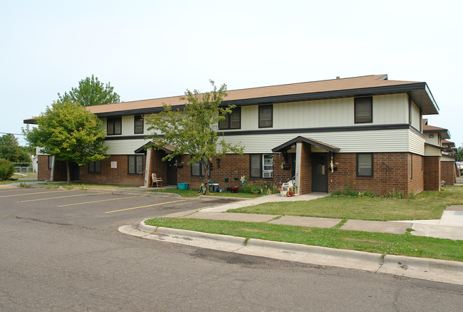 602-612 Cumming Ave in Superior, WI - Foto de edificio - Building Photo