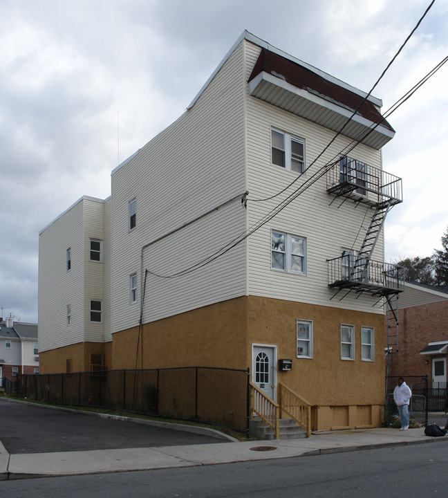 516 S 18th St in Newark, NJ - Building Photo