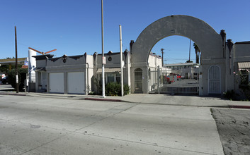 10720 Long Beach Blvd in Lynwood, CA - Building Photo - Building Photo