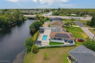 5556 32nd Ave SW in Naples, FL - Building Photo