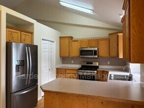 3313 W Cherry Ln in Meridian, ID - Building Photo - Building Photo