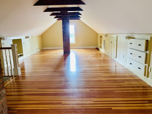984 Chestnut St, Unit 2 in Newton, MA - Foto de edificio - Building Photo