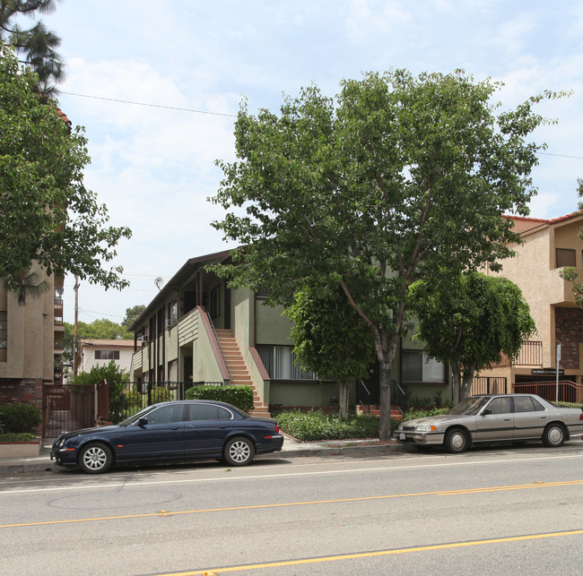 325 E Verdugo Ave in Burbank, CA - Building Photo - Building Photo