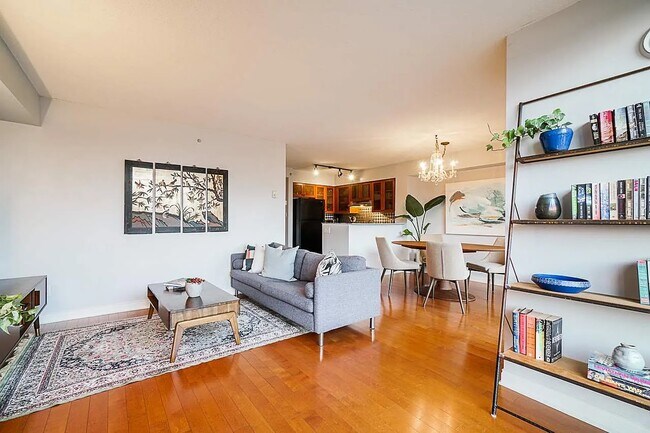 55 Alexander St in Vancouver, BC - Building Photo - Building Photo